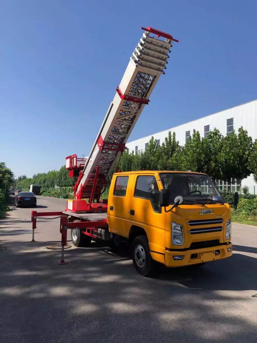 杭州滨江附近的云梯车出租服务：轻松解决高空作业需求